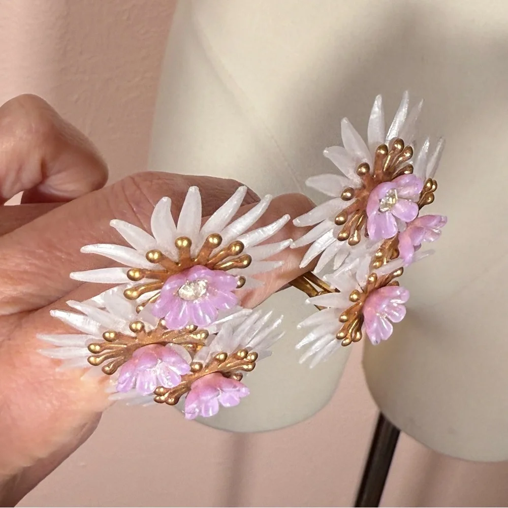 Vintage 1940 50 Oversized Plastic Lavender Fairycore clip ear crawler earrings - Picture 9 of 17